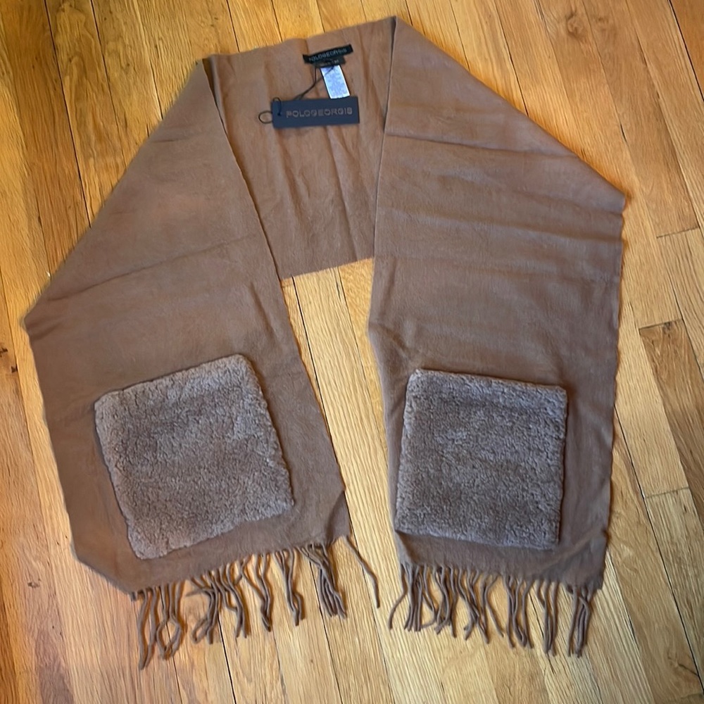 Pologeorgis Womans Wool Scarf